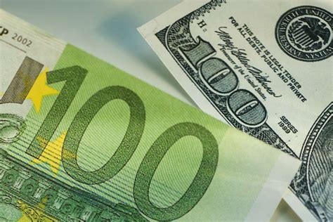 100 dollars en euros.